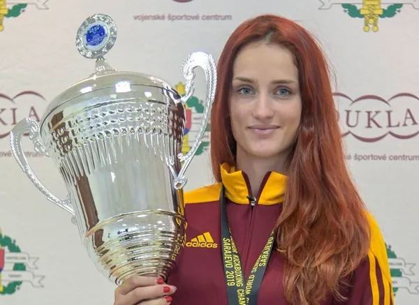 Majsterka sveta v kickboxe Chochlíková vstúpila do armády