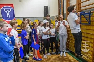 SOŠV obnovil projekt Odznak všestrannosti. Na vzorovom testovaní žiakov sa zúčastnili aj ambasádori Anastasija Kuzmina a Michal Martikán, fotografia 2