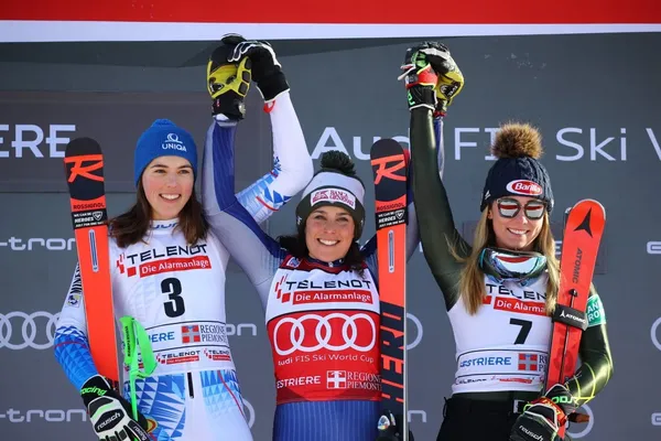 Petra Vlhová a Brignoneová s rovnakým časom víťazkami obrovského slalomu v Sestriere