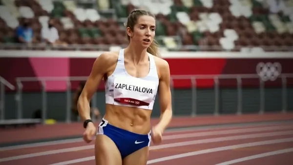 Emma Zapletalová na atletickej dráhe, úvodná snímka videa