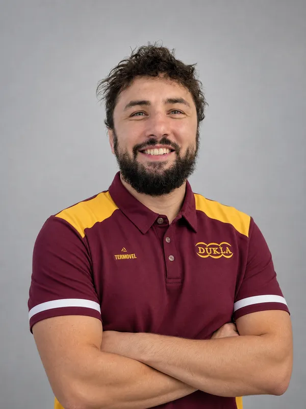 Boris Makoev, ateliérový portrét v polokošeli DUKLA