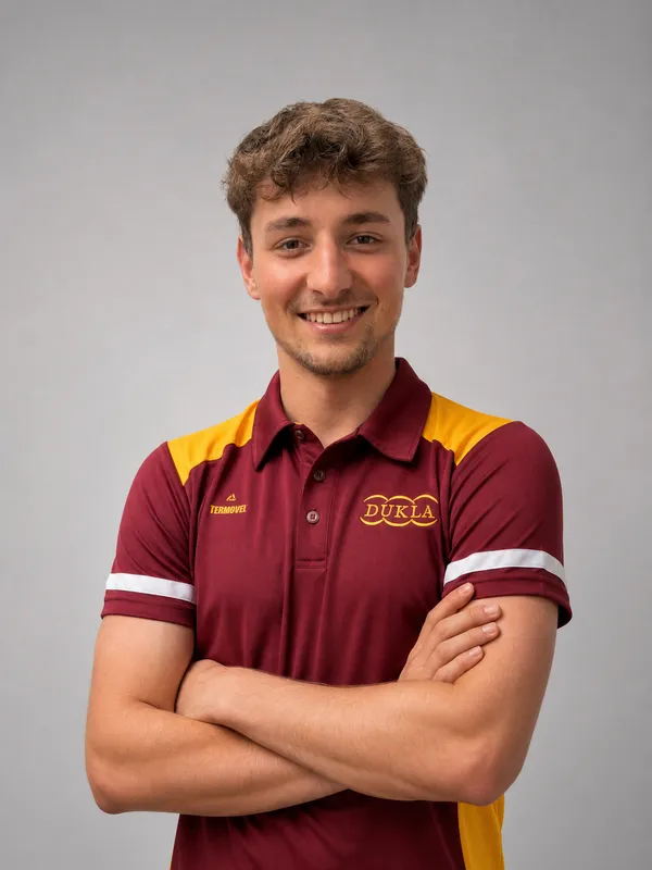 Adam Nováček, ateliérový portrét v polokošeli DUKLA