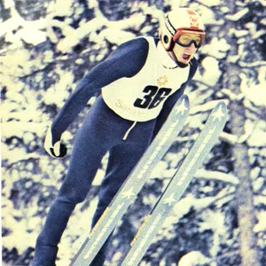 Skokan na lyžiach počas letu na zimných olympijských hrách v Sarajeve 1984.