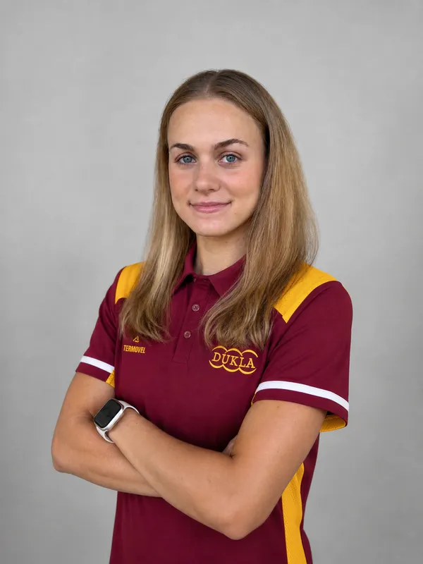 Tamara Potocká, ateliérový portrét v polokošeli DUKLA