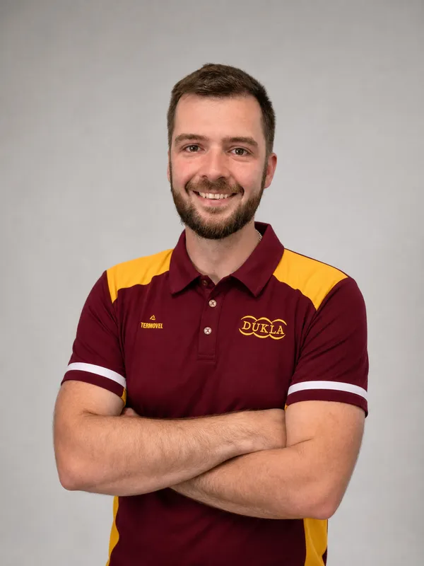 Štefan Šulek, ateliérový portrét v polokošeli DUKLA