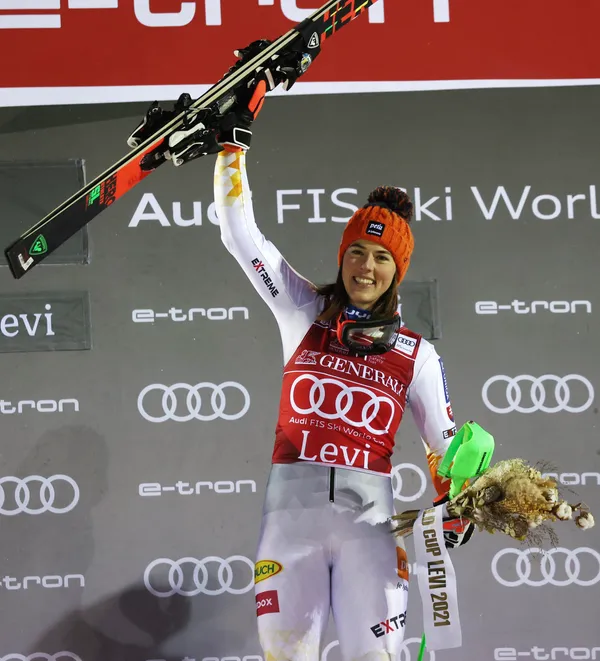 Petra Vlhová na pódiu Svetového pohára v Levi